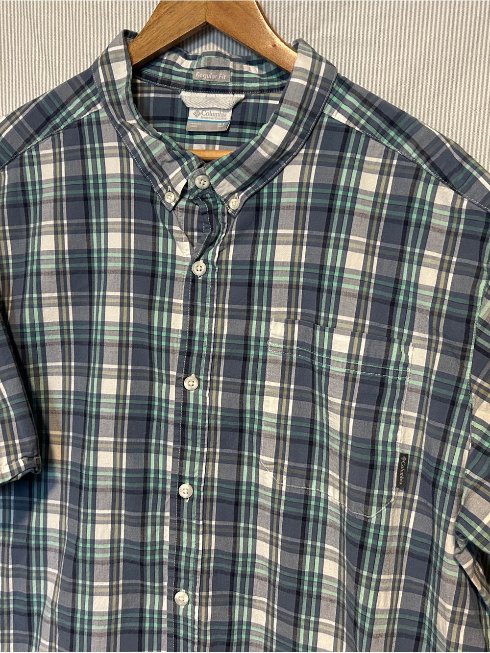 Columbia Men’s Short-Sleeve Plaid Button-Down Shirt in Navy and Mint